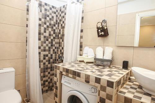 a bathroom with a washer and dryer in it at STAVROS HOUSE in Ipsos