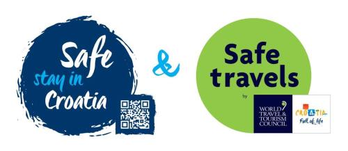 two stickers with the words safe travels and stay in cotumbai and a sign at Mobile Homes - Lanterna Premium Camping Resort in Poreč