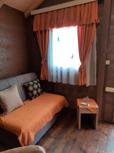 En eller flere senger på et rom på Mali Raj Apartmani