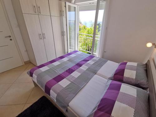VILLA SARA apartments 50 m from the beach, with balcony, AC, private parking