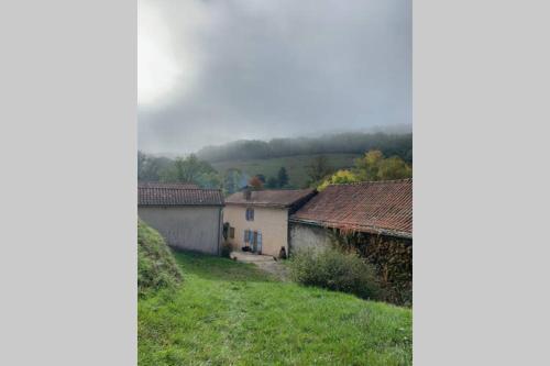 le hameau de Sylvanes في Sylvanès: مطل على قرية