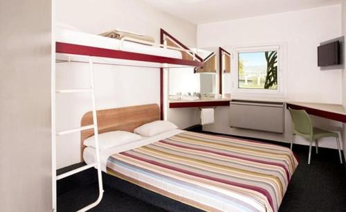 a bedroom with a bunk bed and a desk at SUN1 Vereeniging in Vereeniging