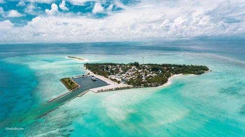 an island in the middle of the ocean at Veli Beach Inn in Mathiveri