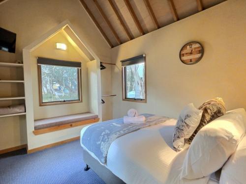 A bed or beds in a room at Sharpys Chalet