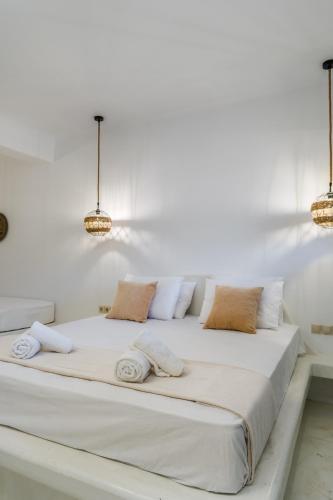 Ένα ή περισσότερα κρεβάτια σε δωμάτιο στο Amethyst Luxury Suites Oia
