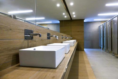 a bathroom with a row of sinks and mirrors at Camping & Residence Il Pioppeto in Vasto