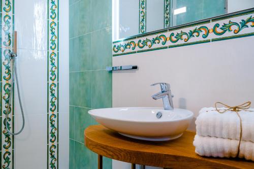 a bathroom with a sink and a mirror at BeB Palazzo Mancini in Minori