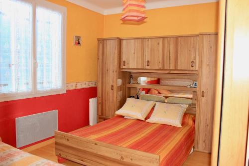 Postel nebo postele na pokoji v ubytování Maison de famille à St Hilaire de Riez