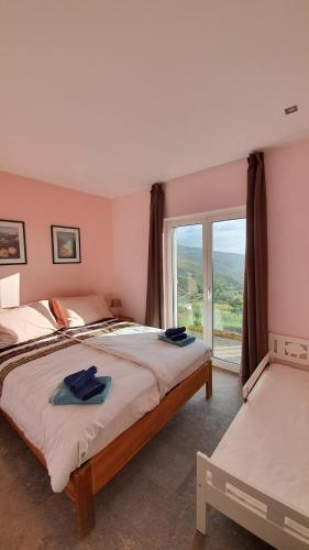 a bedroom with a large bed and a large window at Coja Mountain Perch in Vinho