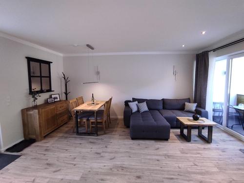 a living room with a couch and a table at Ferienwohnung Südkurve in Briedel