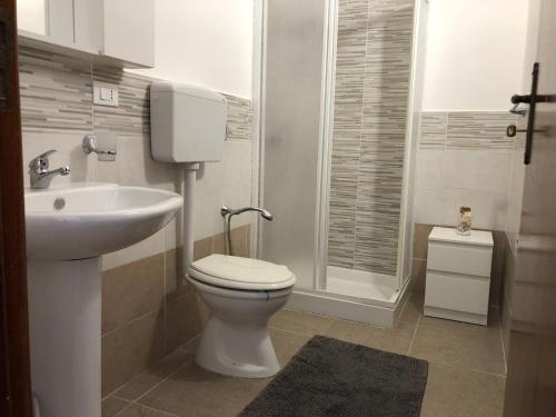 a bathroom with a toilet and a sink at Nonna Febronia in Patti