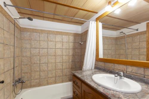 Kúpeľňa v ubytovaní YourHouse Son Gallina quiet, private villa in the north of Mallorca