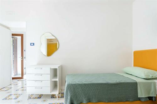 Ένα ή περισσότερα κρεβάτια σε δωμάτιο στο Angolo di Paradiso Sorrento Coast