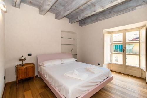 Postel nebo postele na pokoji v ubytování Piazza della Repubblica Refined Apartment