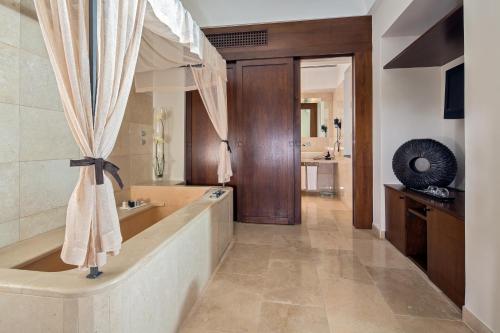 a large bathroom with a tub and a sink at Villa Marina Capri Hotel & Spa in Capri