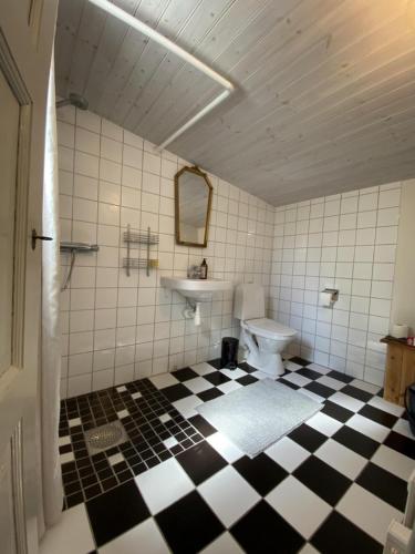 Ett badrum på Stuga Oskarshus