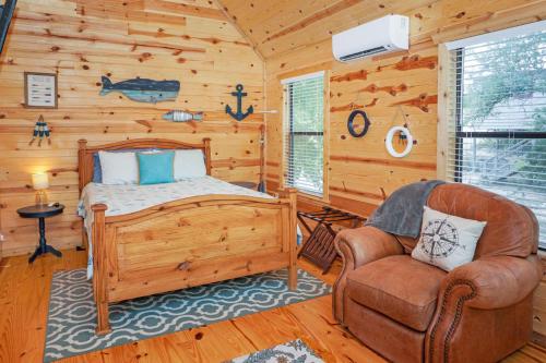 Ліжко або ліжка в номері Arbor House of Dripping Springs - Nautical House