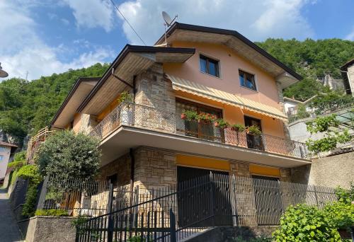 a house with a balcony with flowers on it at Design Suite Cavagna in San Pellegrino Terme