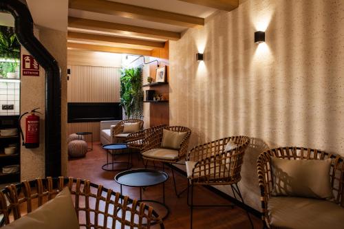 Lounge alebo bar v ubytovaní Hospedium H Cabo Sport