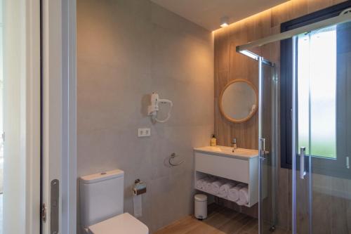 A bathroom at OCEANSUITESLANGRE