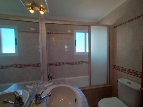 PRECIOSO ÁTICO CON AIRE ACONDICIONADO y PISCINA