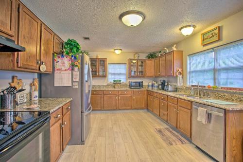 Φωτογραφία από το άλμπουμ του Cedar Creek Reservoir Home with Private Boat Launch! σε Gun Barrel City
