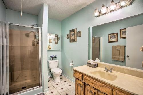 Φωτογραφία από το άλμπουμ του Cedar Creek Reservoir Home with Private Boat Launch! σε Gun Barrel City