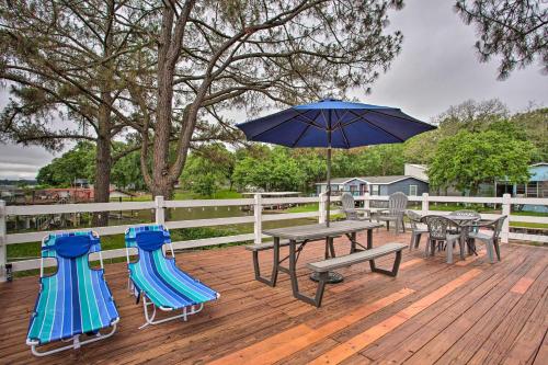Φωτογραφία από το άλμπουμ του Cedar Creek Reservoir Home with Private Boat Launch! σε Gun Barrel City