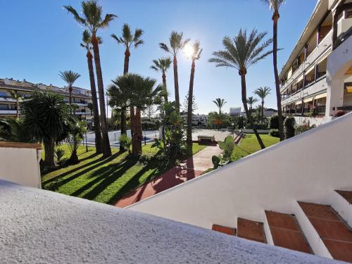 Bright 2 bedroom apt Golden Mile next to beach RDR225