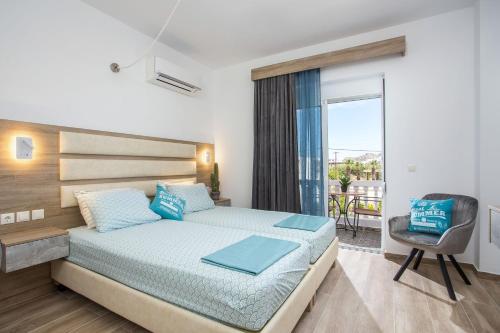 Postel nebo postele na pokoji v ubytování Dimitra Faliraki Center Apartments