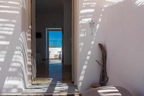 Φωτογραφία από το άλμπουμ του Geomilos Deluxe Rooms στον Τριοβάσαλο