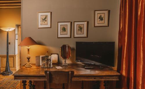 a desk with a television on top of it at La Maison De Lucie in Honfleur