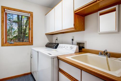 Dapur atau dapur kecil di Vance Lake Retreat