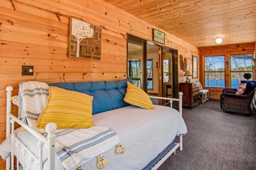 Katil atau katil-katil dalam bilik di Vance Lake Retreat