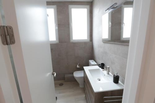 A bathroom at Las Infantas Zona Centro