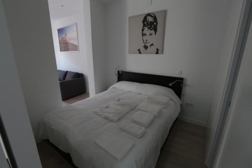 A bed or beds in a room at Las Infantas Zona Centro