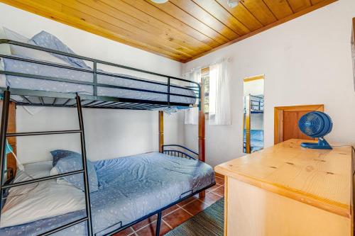 a bedroom with two bunk beds and a desk at Yosemite Mountain Cottage in Groveland