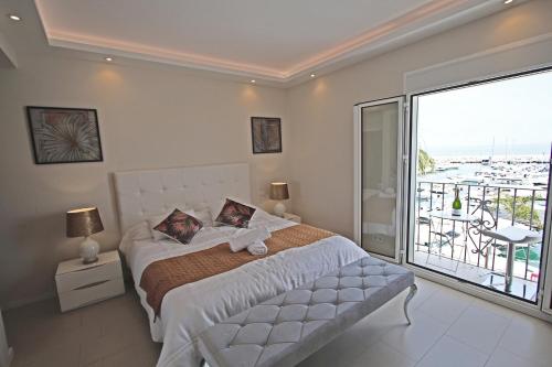 MARBELLA HOME RENTALS - Frontline 2BR Penthouse, Puerto Banus