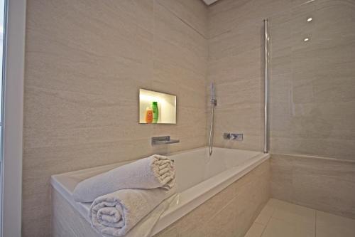 Koupelna v ubytování First Line Luxury Penthouse, Puerto Banús, Marbella