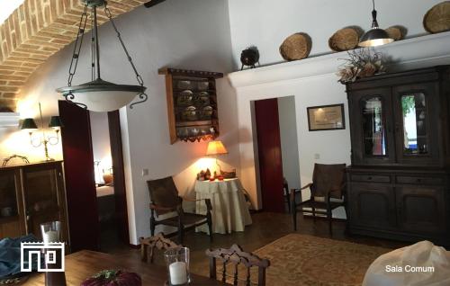 a dining room with a table and chairs in a room at Casinha de Montoito in Montoito