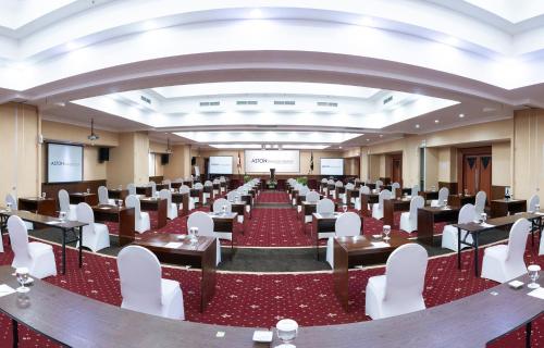 a large room with tables and chairs in it at Aston Tanjung Pinang Hotel & Conference Center in Tanjung Pinang 