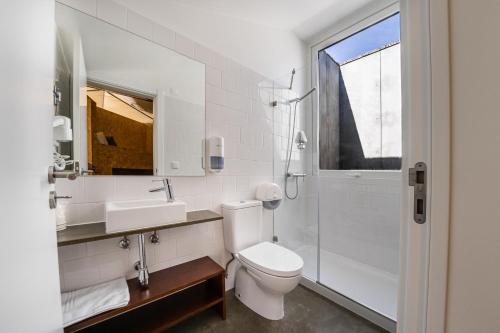 A bathroom at Gavião Nature Village