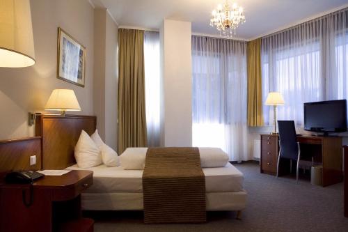 TV a/nebo společenská místnost v ubytování ROSS Hotel