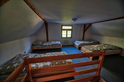 Postel nebo postele na pokoji v ubytování Pivovar Mlýn