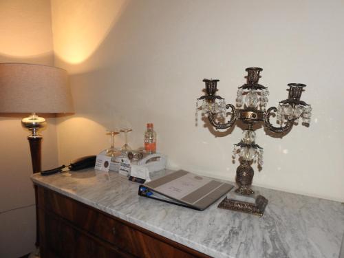 a table with a lamp and a clock on it at Hotel Marqués del Ángel in Puebla