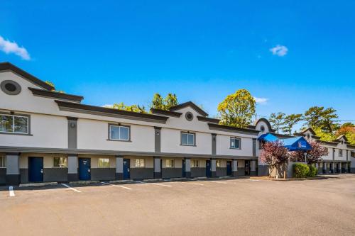 a large white building with a lot of windows at Motel 6-Toms River, NJ in Toms River