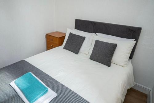 Кровать или кровати в номере CityMan Manchester