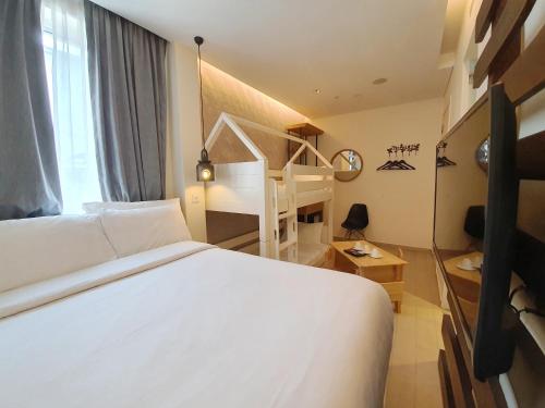 Postel nebo postele na pokoji v ubytování Hotel Clover 769 North Bridge Road