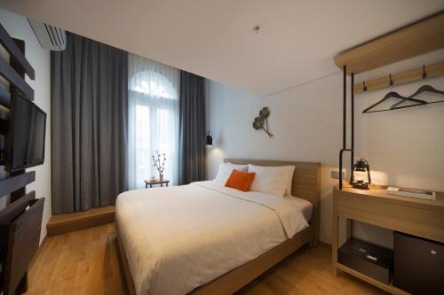 Postel nebo postele na pokoji v ubytování Hotel Clover 769 North Bridge Road