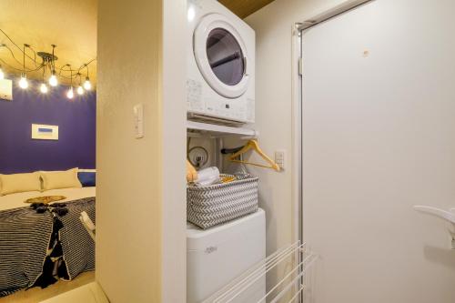 a laundry room with a washer and dryer at Le Soleil Asato in Naha